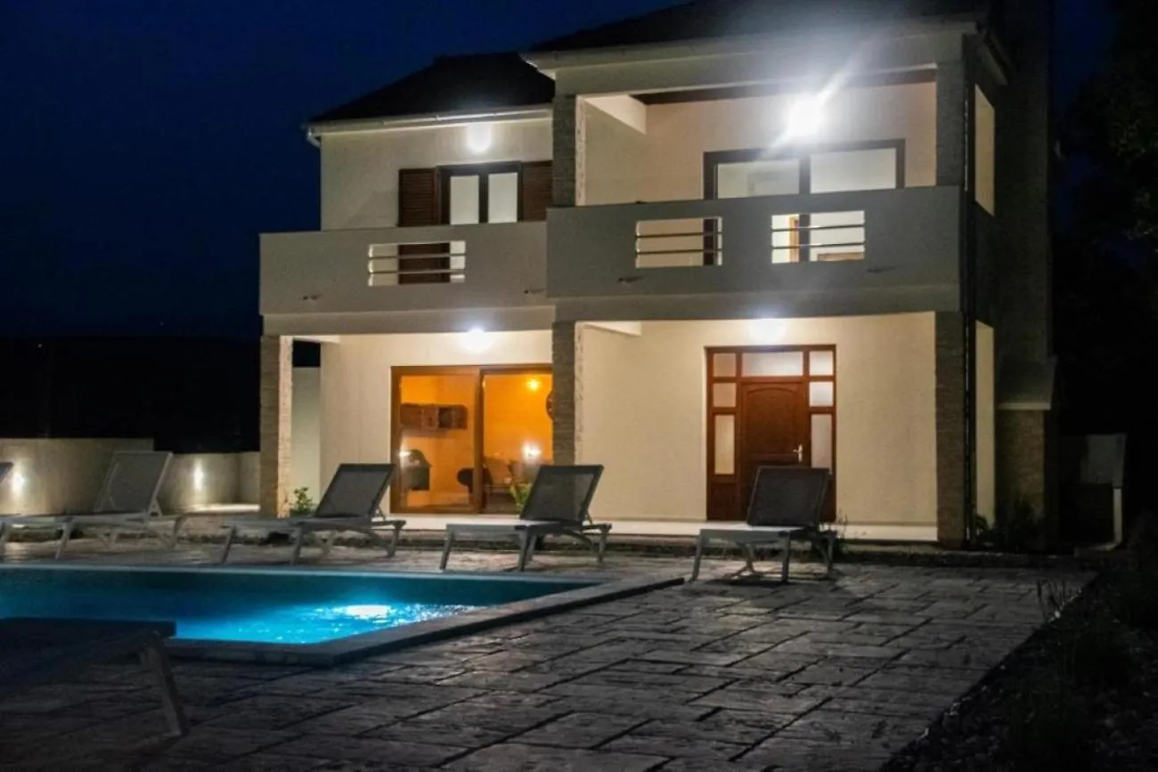 Zen Garden Villa With Heated Pool Поседарье
